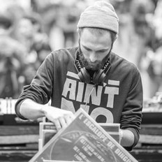 Glenn Astro - hhv.de mag Artist & Partner Vinyl Charts of 2015 Glenn Astro - hhv.de mag Artist & Partner Vinyl Charts of 2015