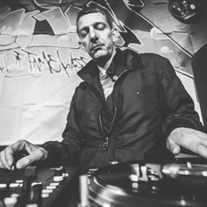 DJ Amir - hhv.de mag Artist & Partner Vinyl Charts aus 2015 DJ Amir - hhv.de mag Artist & Partner Vinyl Charts aus 2015